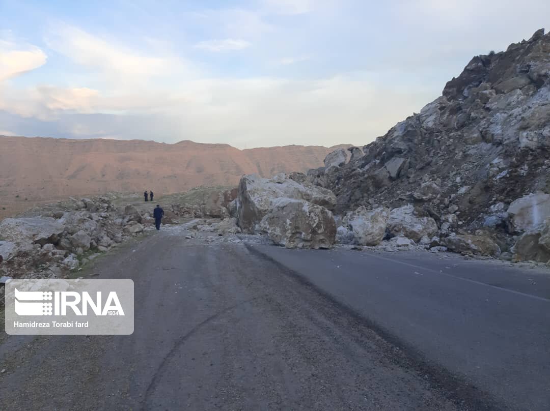 جاده مسجدسلیمان -ایذه به دلیل رانش و ریزش کوه تا اطلاع ثانوی مسدوداست