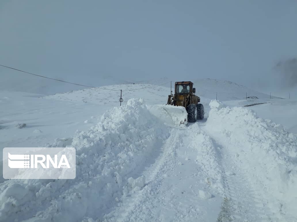 راهبرد بازار؛ برف سنگین راه ۴۲ روستا بخش مرکزی کجور نوشهر را مسدود کرد