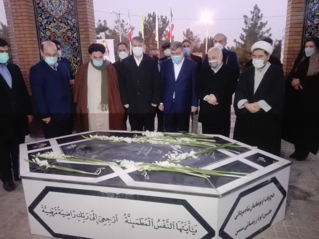 راهبرد بازار؛ وزیر جهاد کشاورزی به مقام شامخ شهدای ارومیه ادای احترام کرد