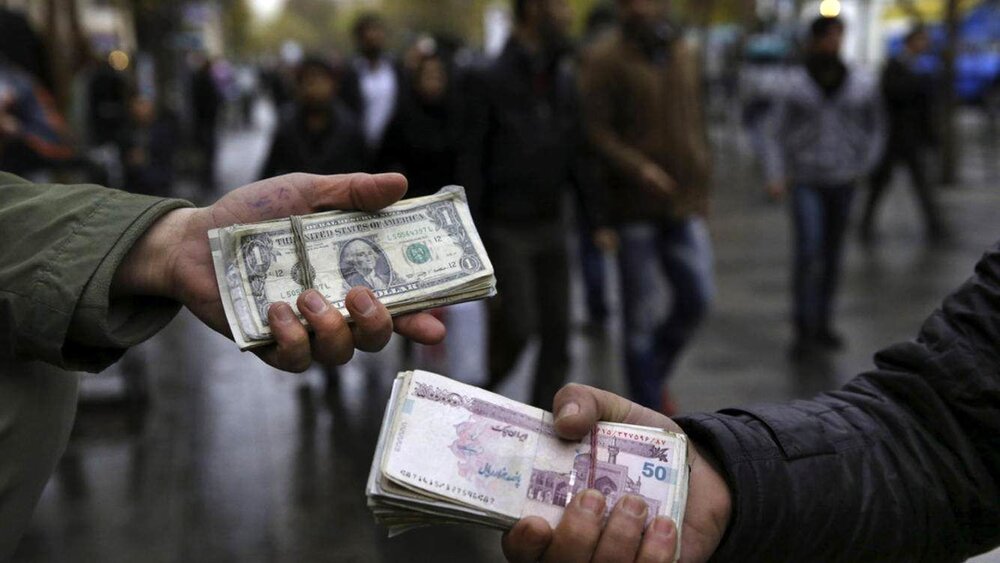 راهبرد بازار؛ شوک طالبان به قیمت دلار/ پیش‌بینی جالب فعال بازار از نرخ ارز