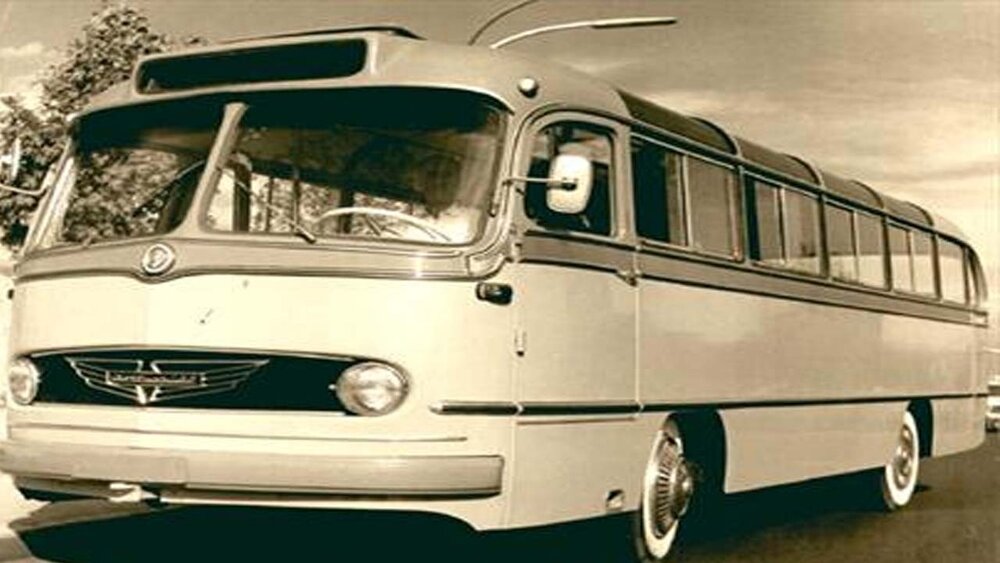 راهبرد بازار؛ تصویری از اولین اتوبوسی که به ایران وارد شد